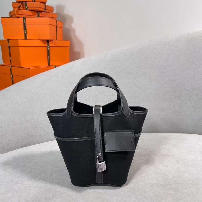 H**mes shopping bags